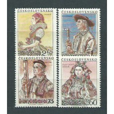 Checoslovaquia - Correo 1955 Yvert 816/9 ** Mnh Trajes regionales