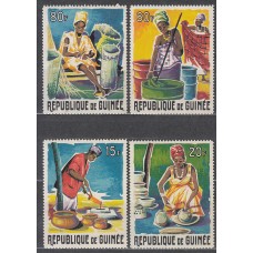 Guinea Republique - Correo Yvert 238/41 ** Artesania