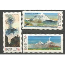 Rusia - Correo 1965 Yvert 3033/5 ** Mnh Volcanes