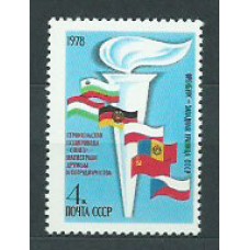 Rusia - Correo 1978 Yvert 4504 ** Mnh Banderas