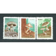 Corea del Norte - Correo 1968 Yvert 808/10 ** Mnh  Setas